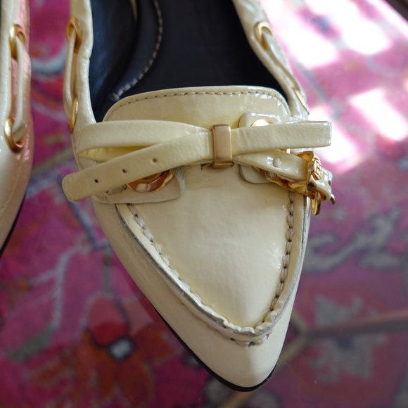 (NWOB) BCBG Max Azria Cream Patent Leather Pointy Toe Slingbacks 8.5B - Picture 3 of 16